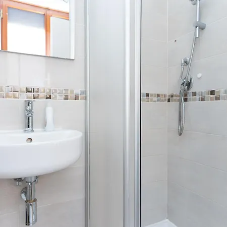 Promo Inizio Anno, 2 E 2 Bagni In Centro Citta A Pochi Passi Da Piazza Salotto 佩斯卡拉