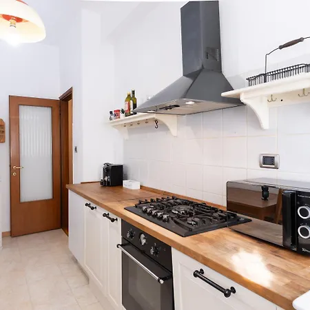 Estate A 70m Dal Mare 2 2 Bagni Con Balconi In Centro Apartment Pescara