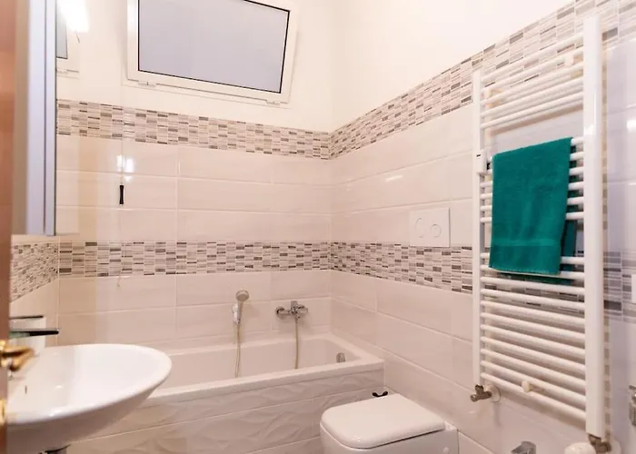 2 Con Balcone In Centro Citta E Mare, 2 Bagni